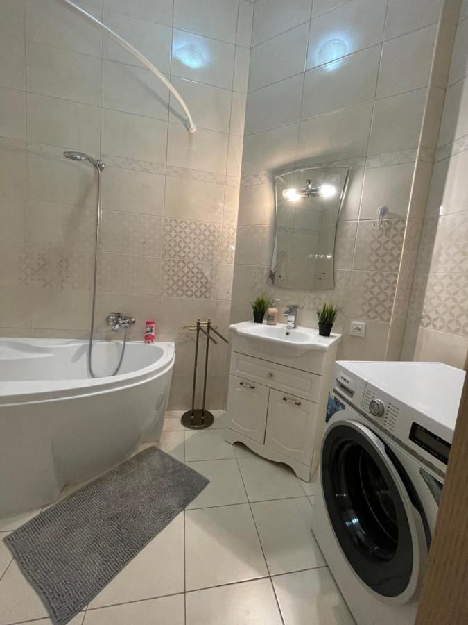 3 Rooms Apartments In The City Centr Lviv Exterior foto