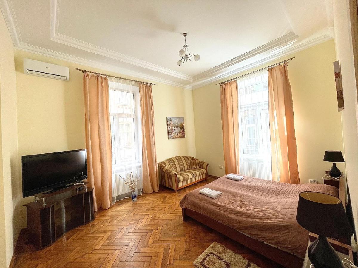 3 Rooms Apartments In The City Centr Lviv Exterior foto