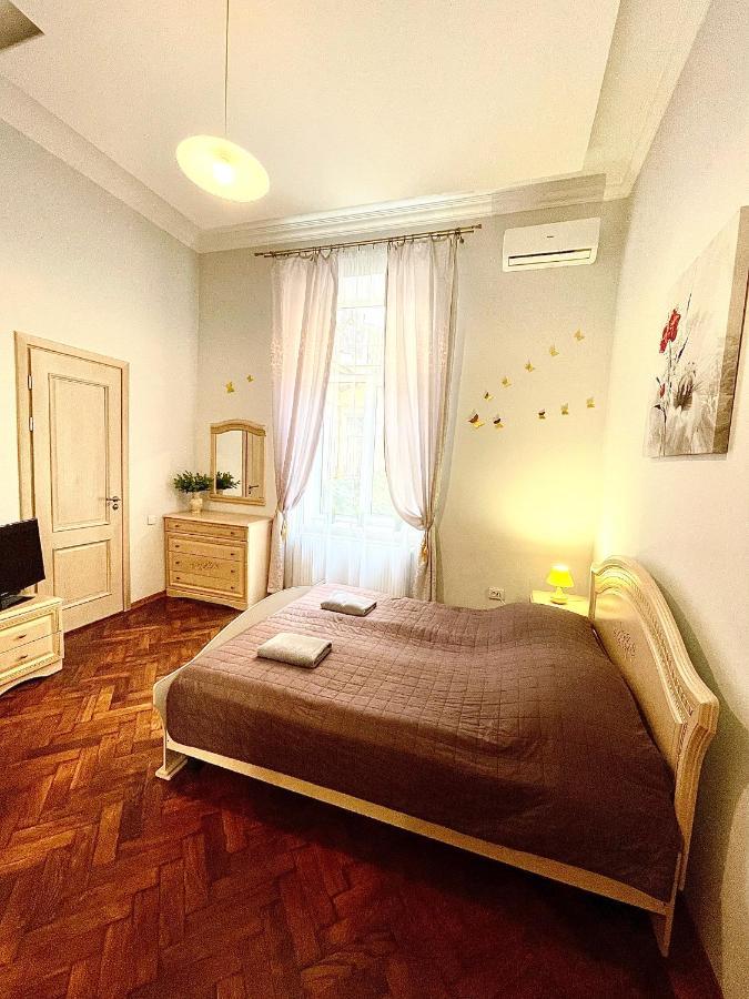 3 Rooms Apartments In The City Centr Lviv Exterior foto