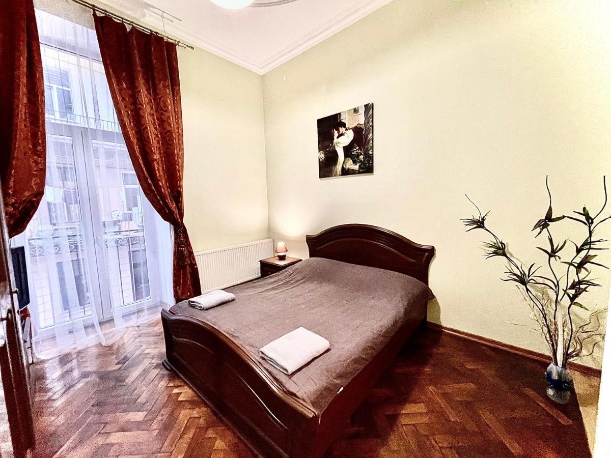 3 Rooms Apartments In The City Centr Lviv Exterior foto