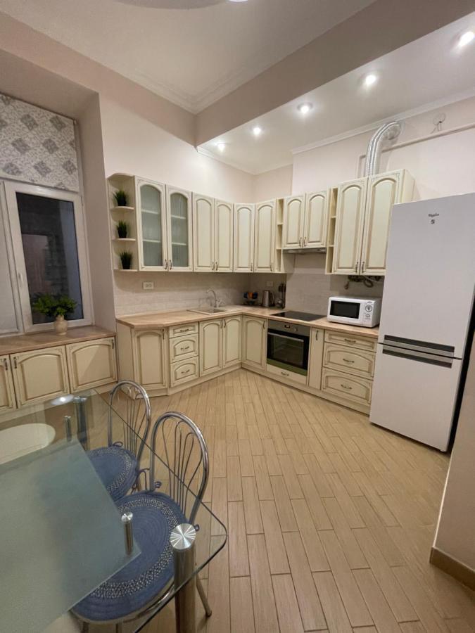 3 Rooms Apartments In The City Centr Lviv Exterior foto