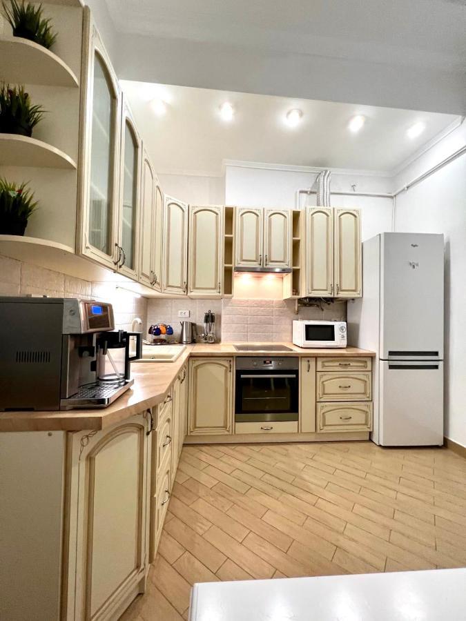 3 Rooms Apartments In The City Centr Lviv Exterior foto