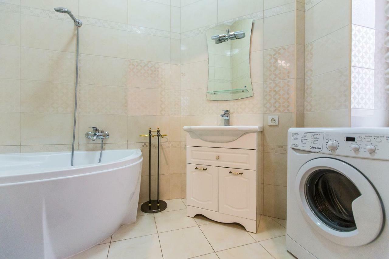 3 Rooms Apartments In The City Centr Lviv Exterior foto