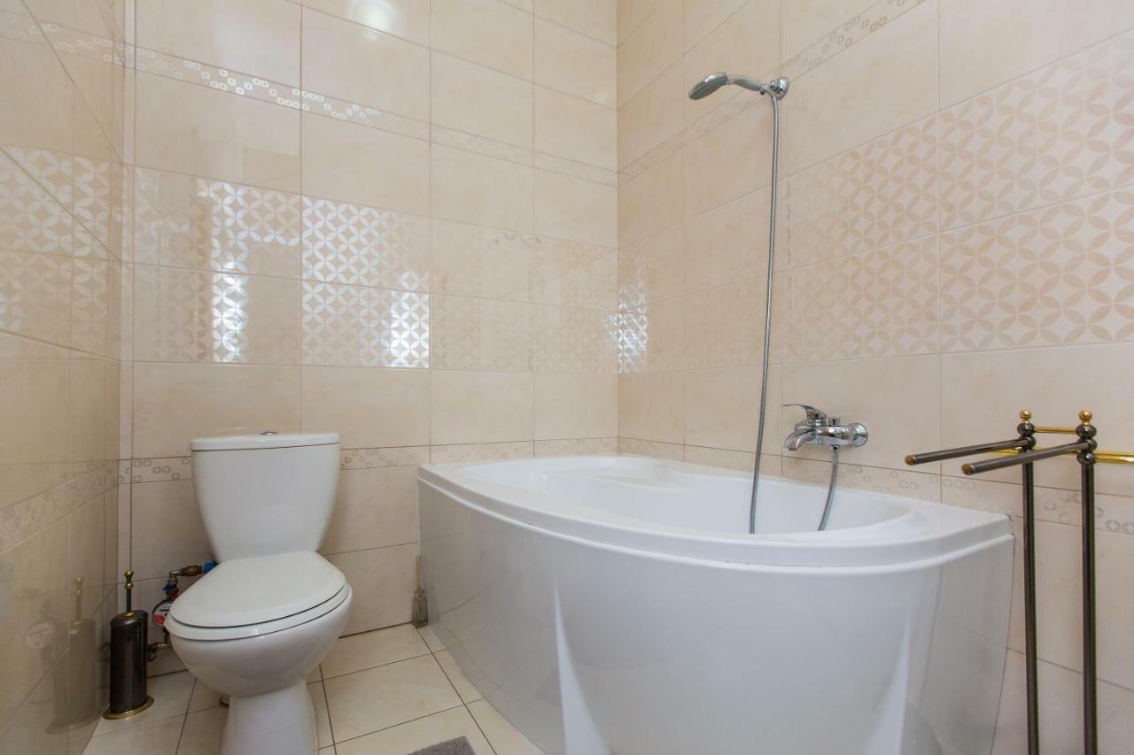 3 Rooms Apartments In The City Centr Lviv Exterior foto