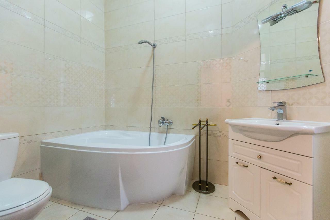 3 Rooms Apartments In The City Centr Lviv Exterior foto